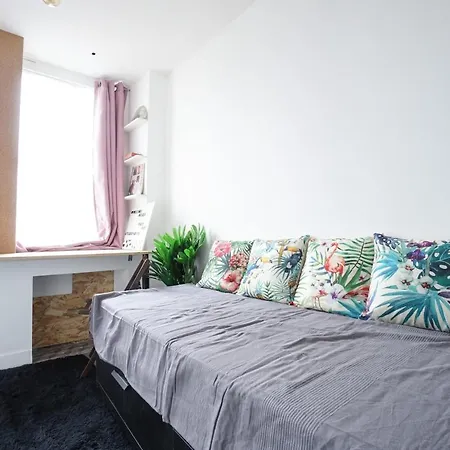 Apartament Flat Close To Transport In The 15th District